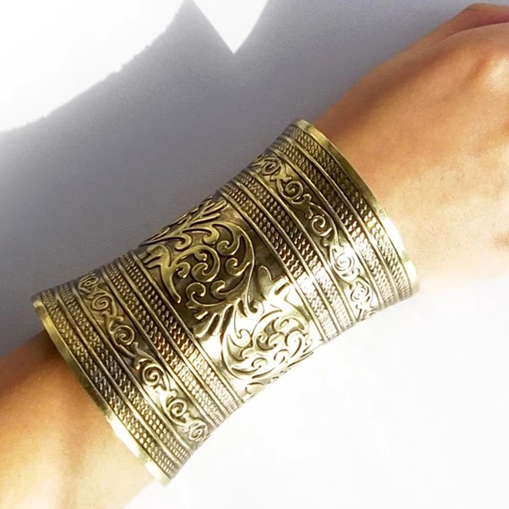 Vintage Alloy Wide Cuff Bracel - Women Accessories India incelemesi ve fiyatı